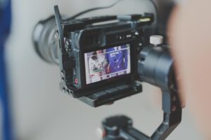 Tim videografer profesional sedang melakukan sesi jasa shoot video bali
